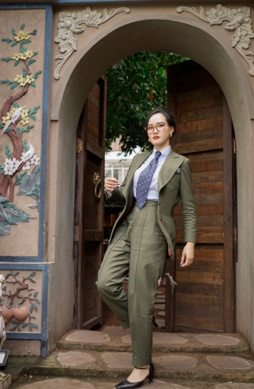 Bespoke <span>Women's Suits Tailor in Hong Kong</span> - Elevate Your Corporate Style - Manhattan Tailors Hong Kong